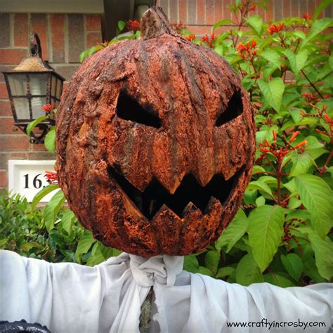 diy pumpkin king scarecrow